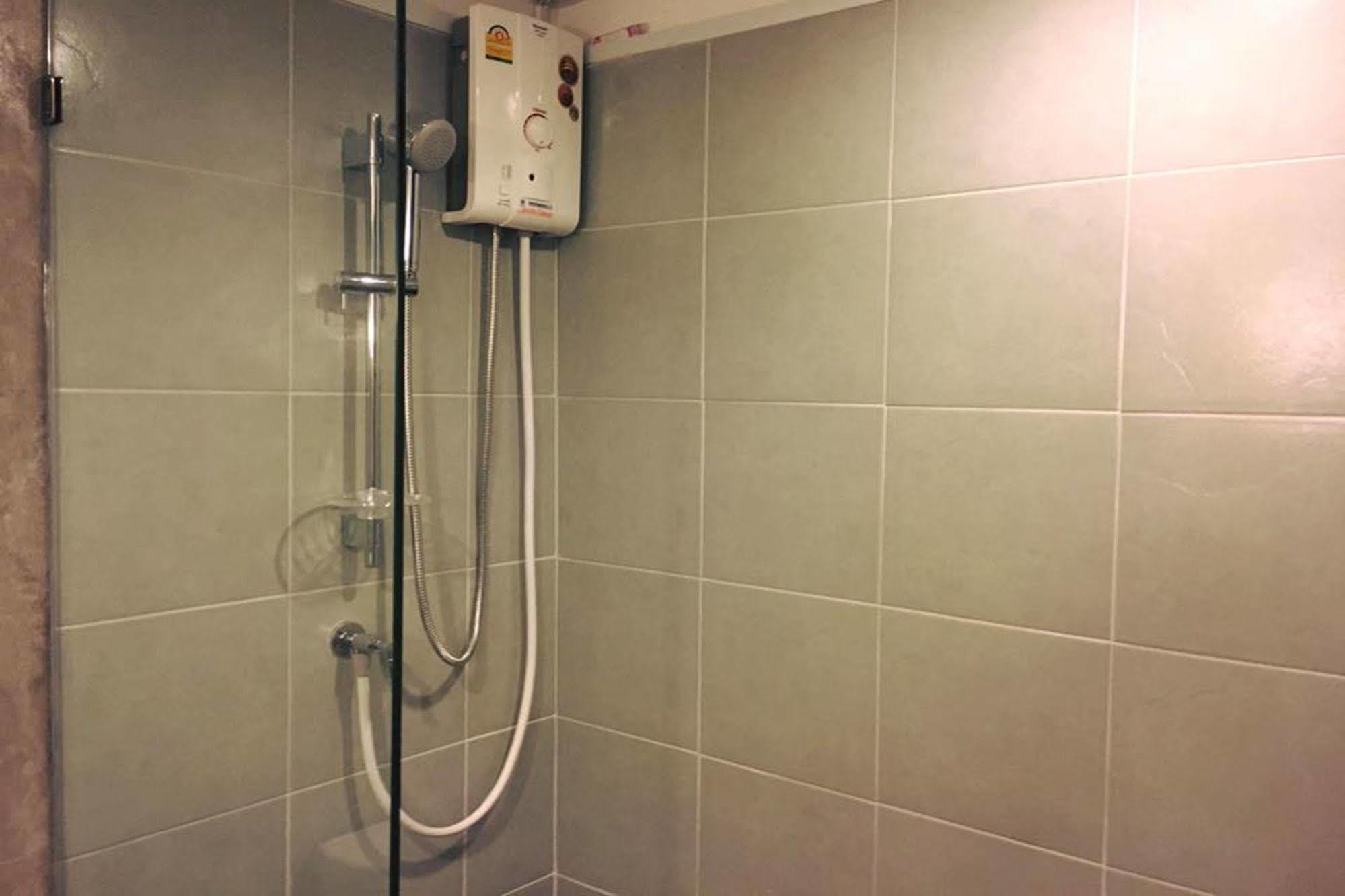 Sereno Airport Hotel Чиангмай Екстериор снимка